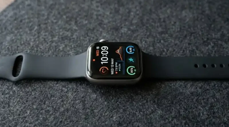 Smartwatch with AMOLED Display: What It Is, How It Works, and Is It Worth Buying? 1 A modern smartwatch with a vivid AMOLED display showing a colorful watch face, placed on a dark matte surface with soft studio lighting highlighting the screen's deep blacks and bright colors.